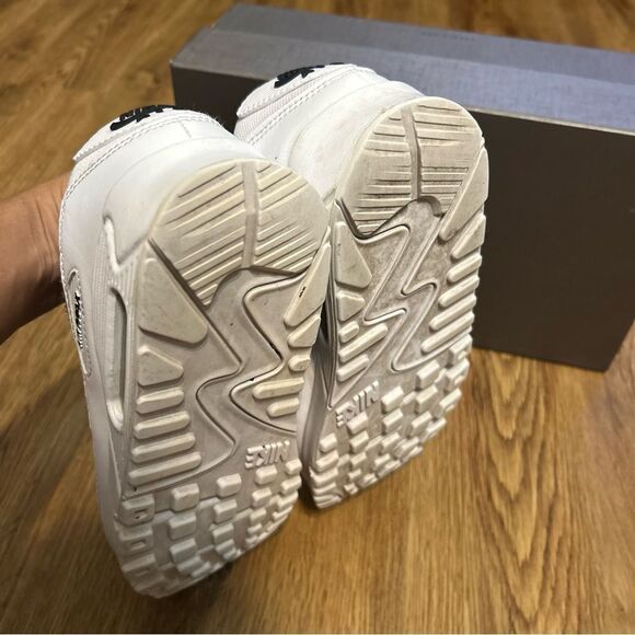 NIKE Air Max white black lace up shoes sneakers women’s 7 - Picture 6 of 10